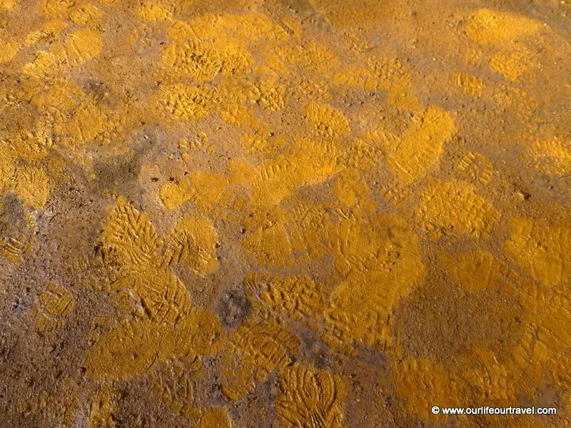 Ochre footprints, Painted Pots