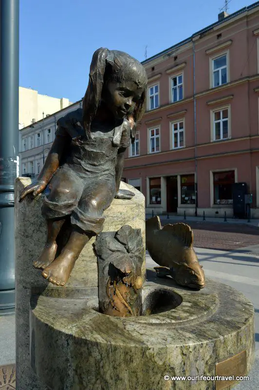 Statues at the center of Łódź
